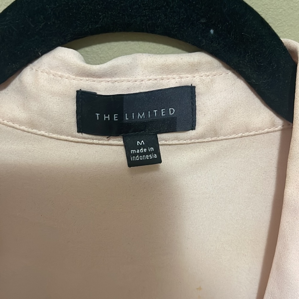 Lightweight Elegant Button-Down Blouse - image 3